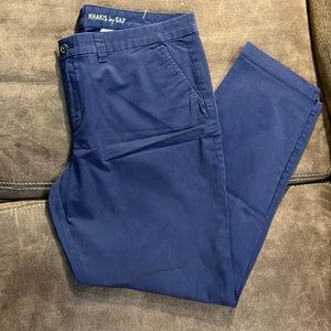 Gap Broken In - Straight Khakis